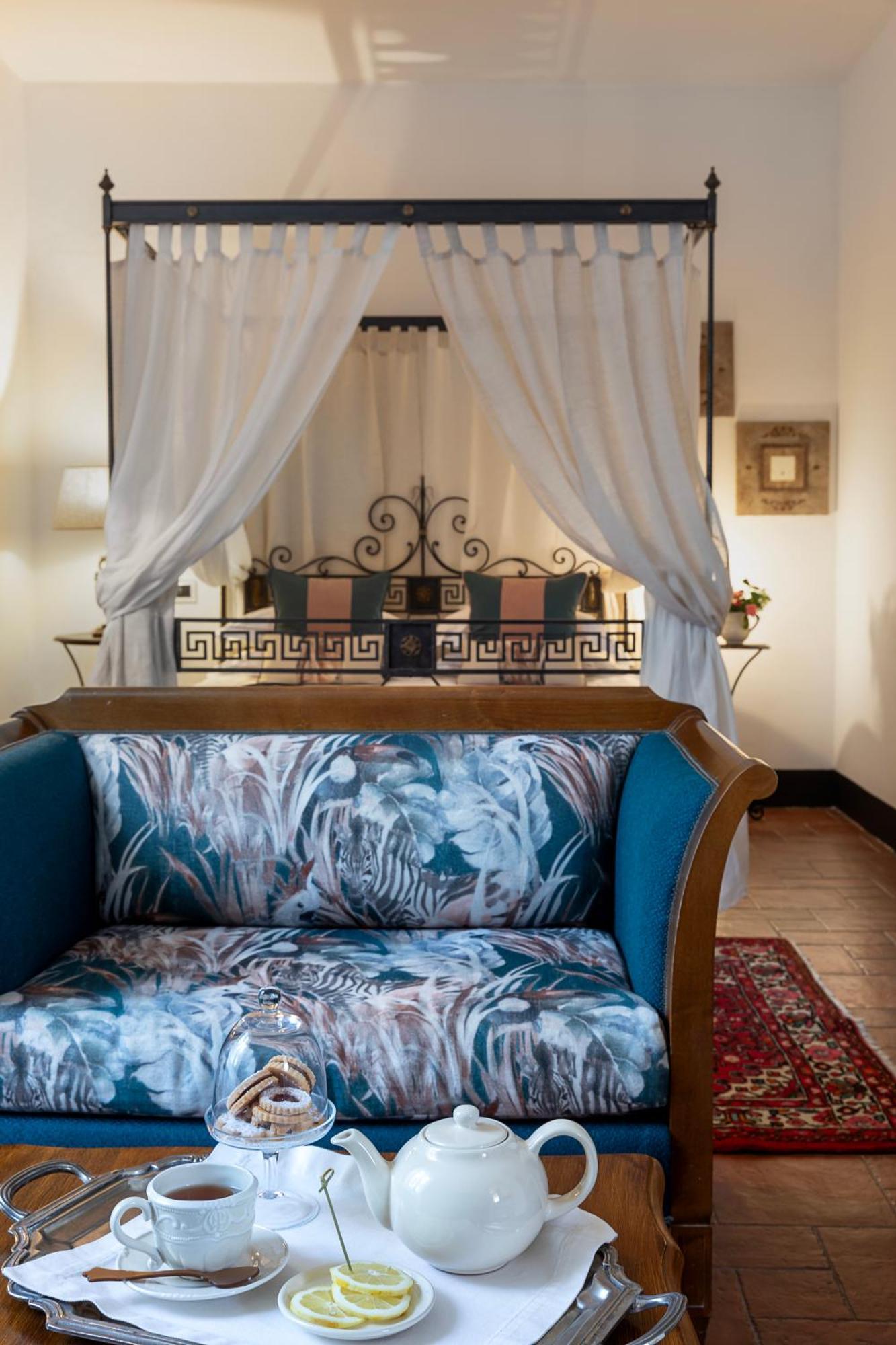 فندق Abbadia San Giorgio مونيلّي المظهر الخارجي الصورة